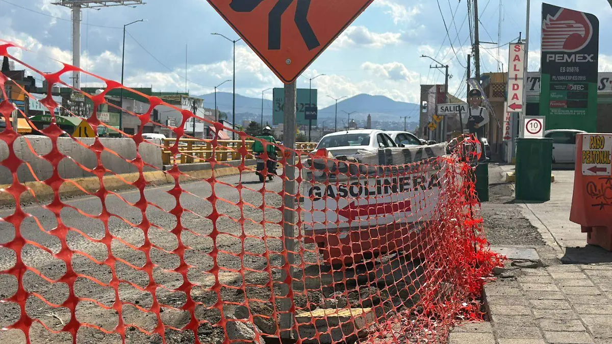 Construcción de gasolinera en la colonia Santiaguito